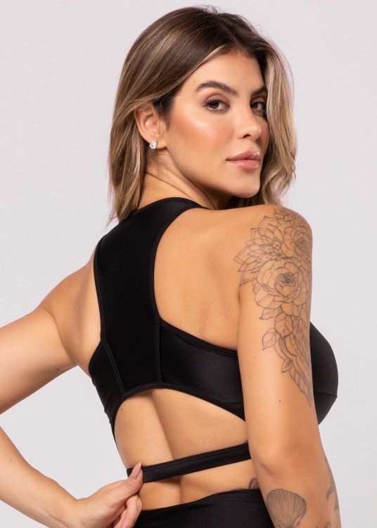 Top Fitness All Black Com Decote Torcido
