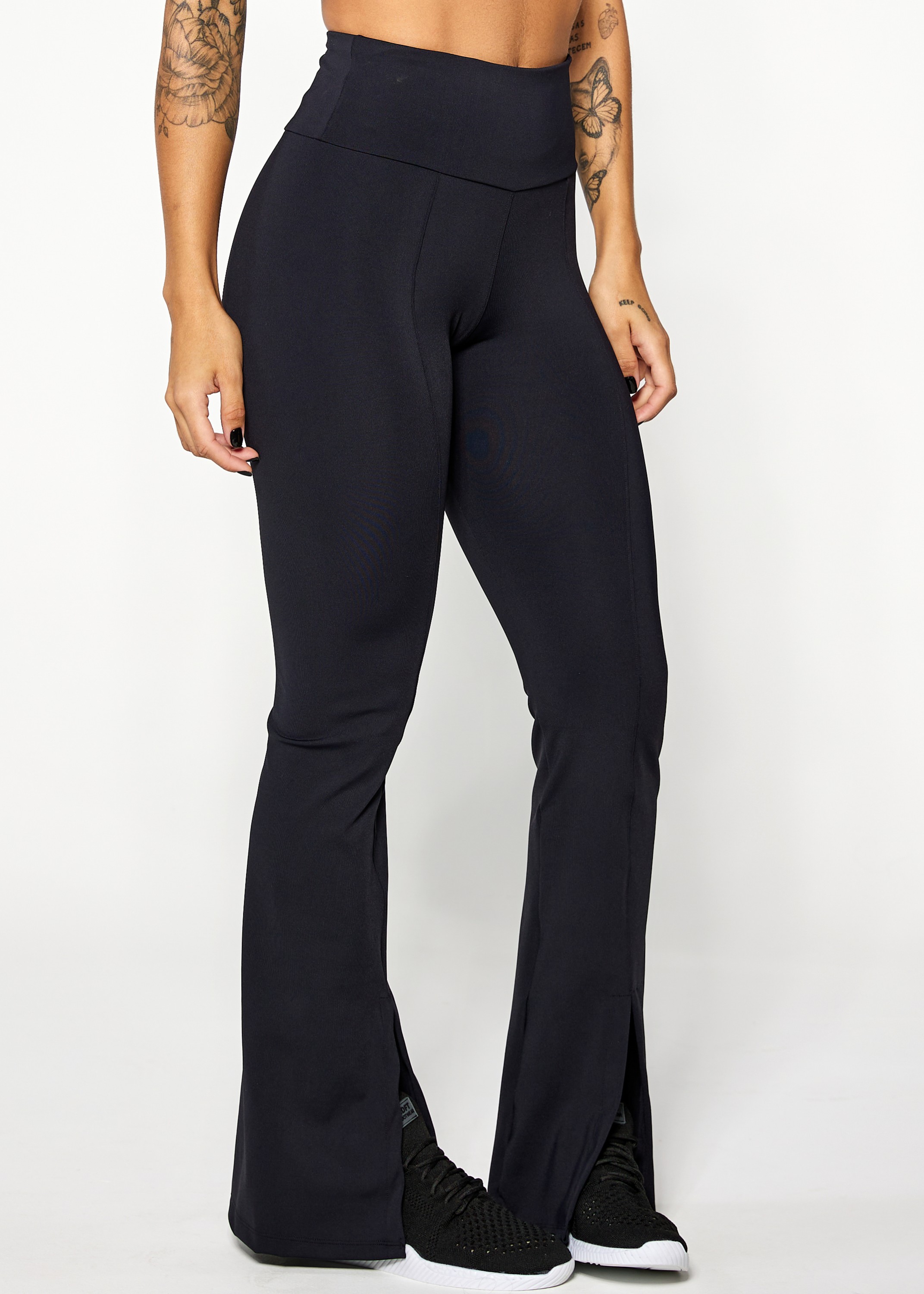 https://www.hardyn.com.br/app/assets/images/dinamica/produto/1547/cor_0/hdn1182-calca-legging-all-black-flare-com-abertura-frontal-101022-1851b4.jpg