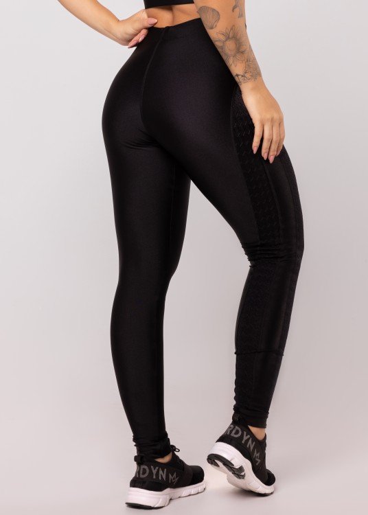 Calça Legging All Black Assimétrica Com Recortes Texturizados