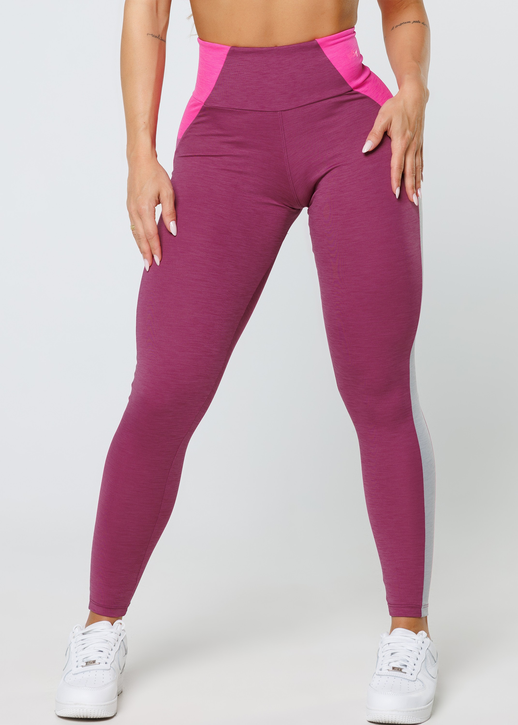 Legging cinza com best sale rosa