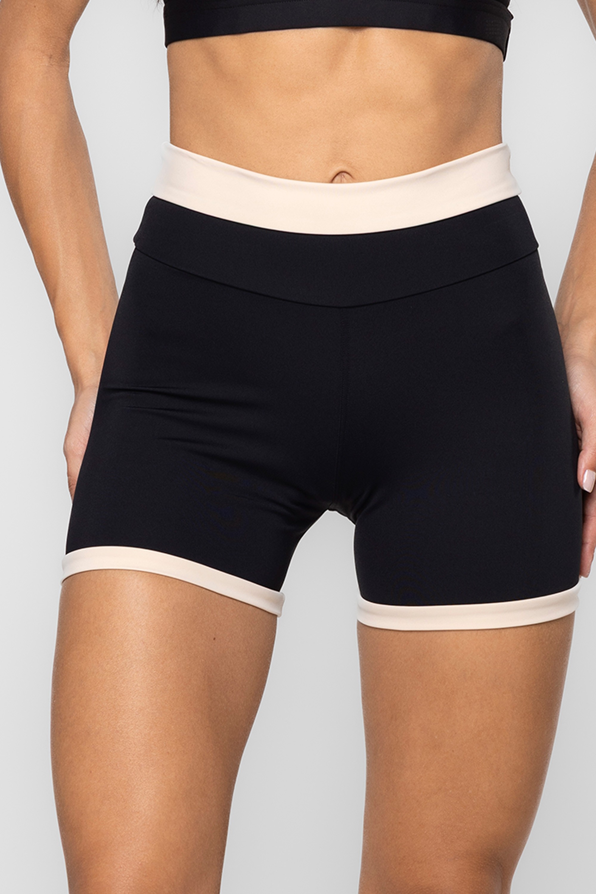 Short Legacy em Poliamida Preta com Detalhes Off White