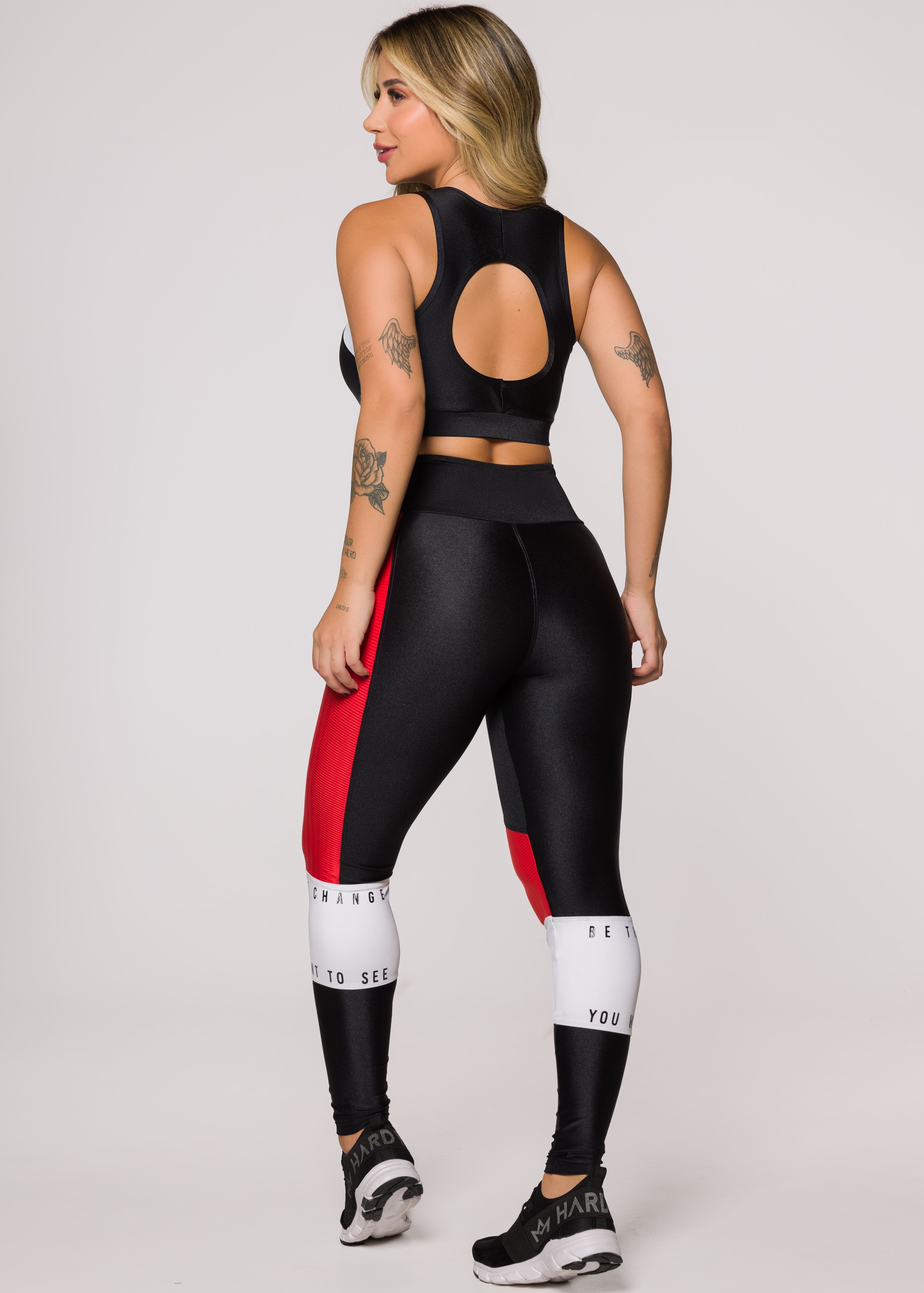 Calça Legging Fitness Change em Metalic Preto com Recortes e Silk