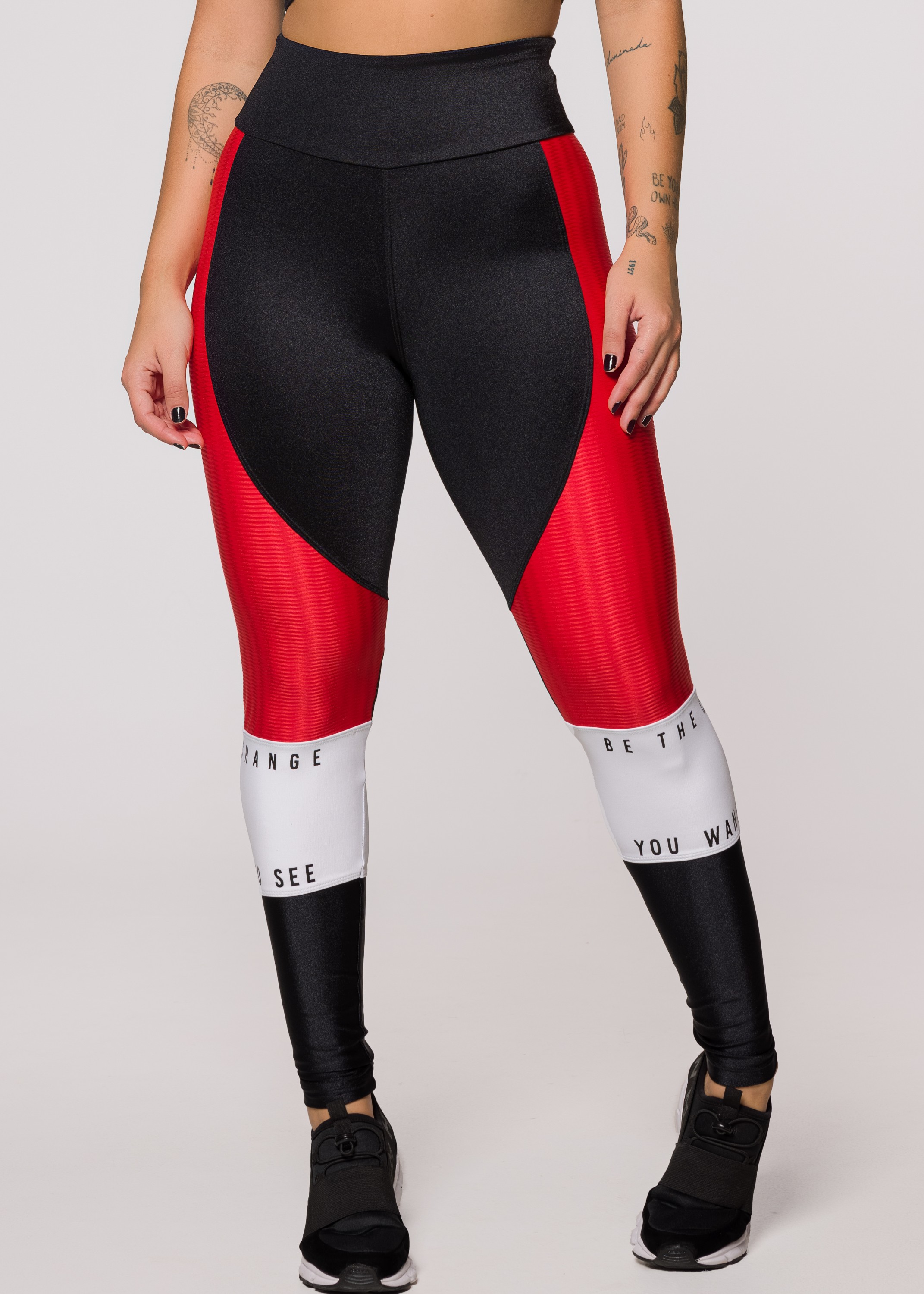 Calça Legging Fitness Change em Metalic Preto com Recortes e Silk