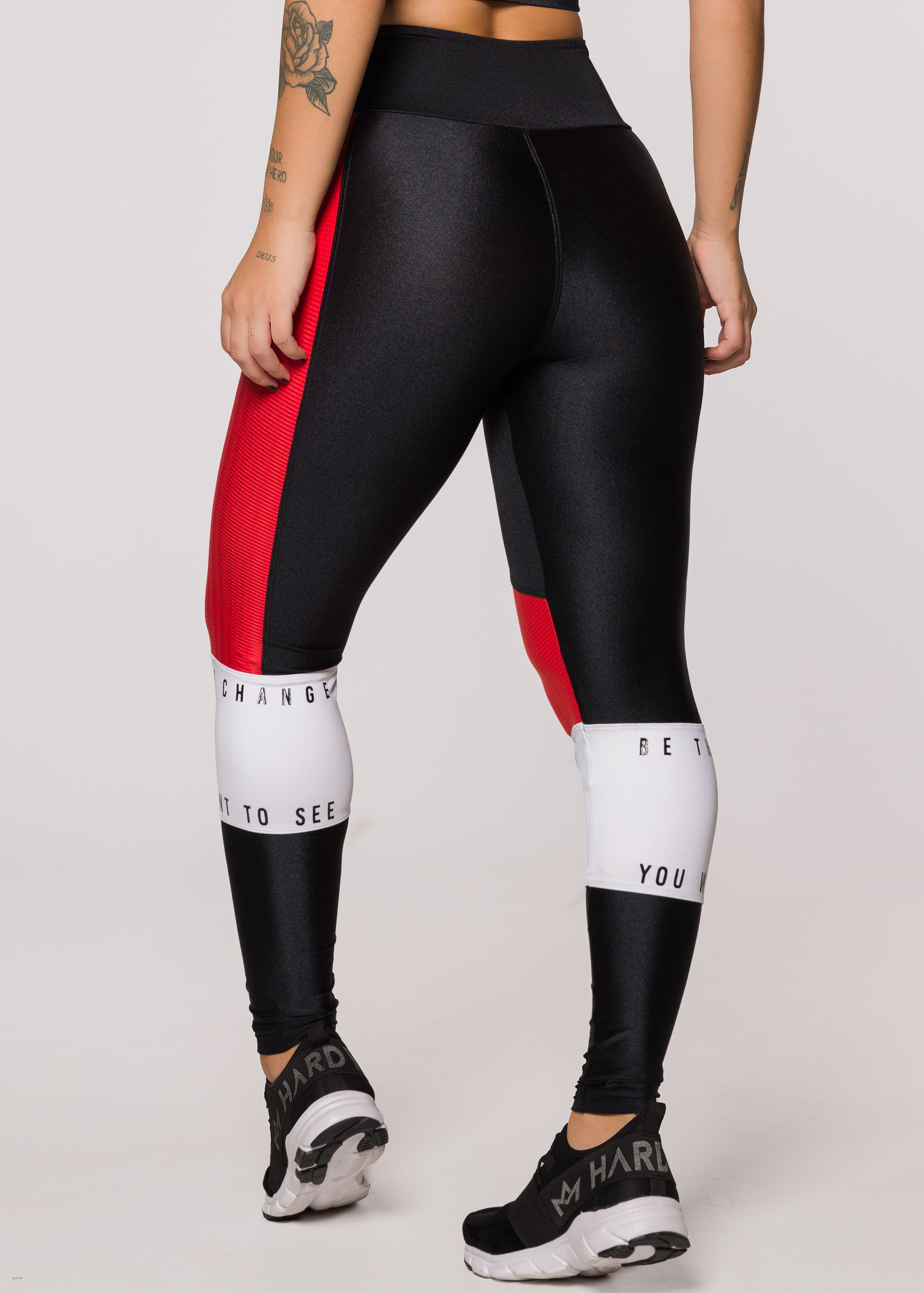 Calça Legging Fitness Change em Metalic Preto com Recortes e Silk